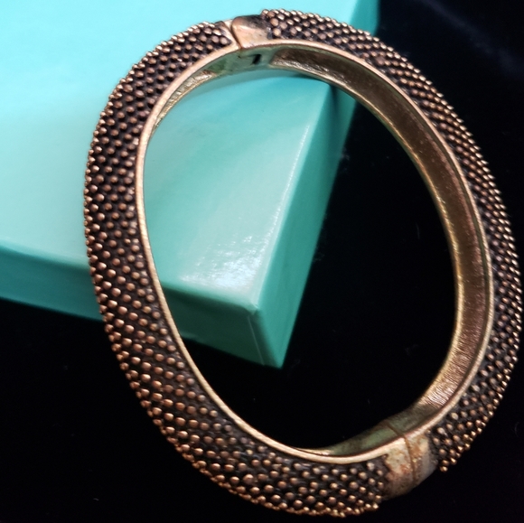 Hinged bangle - Picture 1 of 1